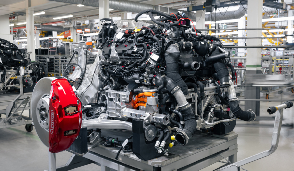 Bentley заменит мотор W12 гибридным V8