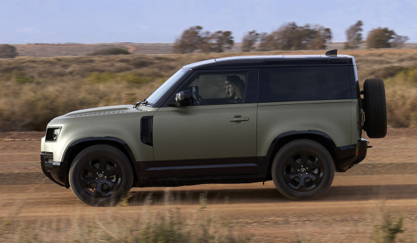Land Rover Defender: новые технологии и расширенное оснащение